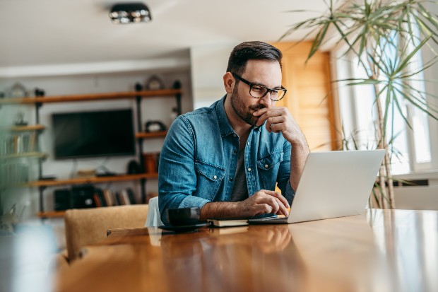 Man on laptop 620.jpg