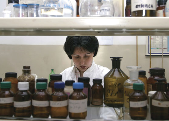 pharmacybottles_iStock_000002145639Medium FULL.jpg