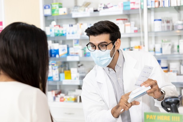 Pharmacist and woman 620.jpg