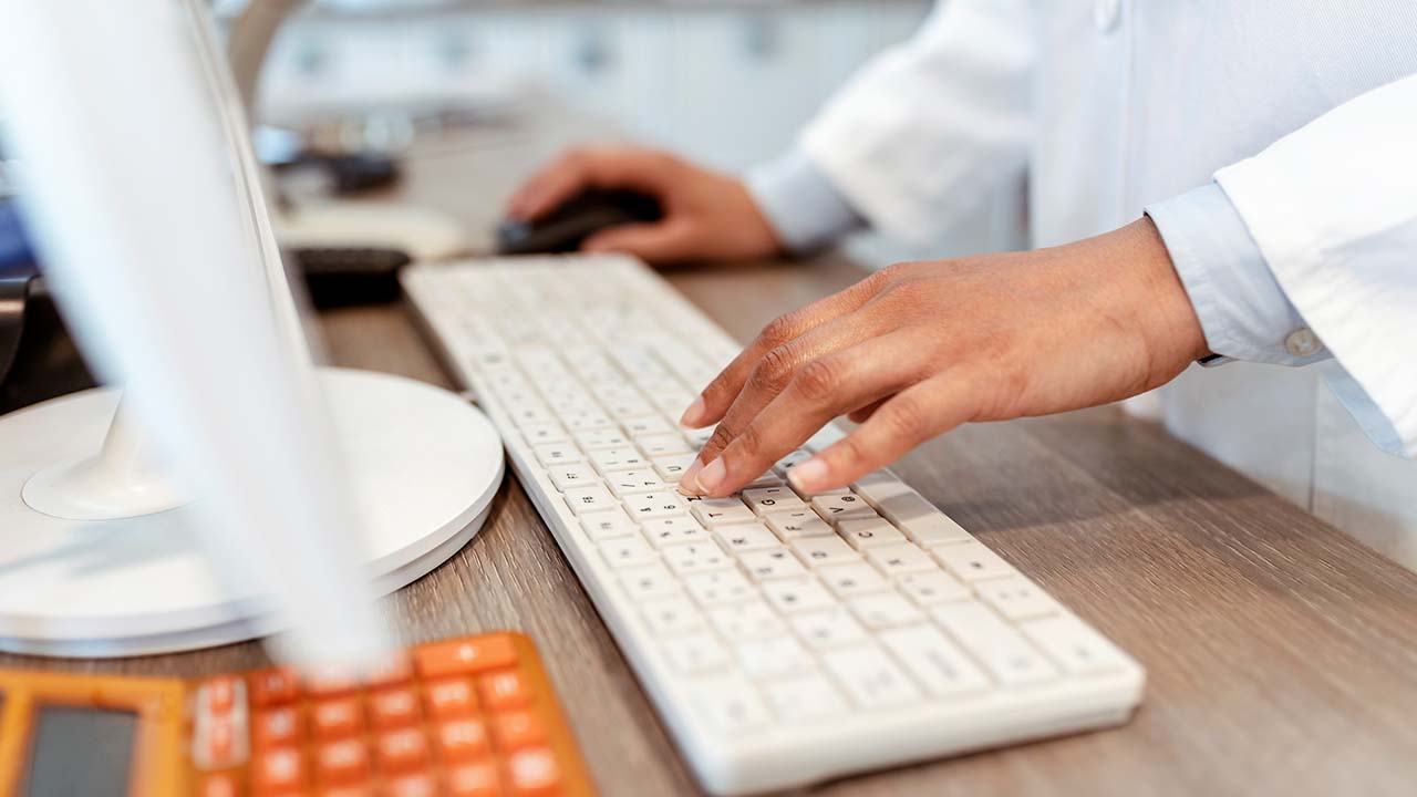 pharmacy prescription electronic computer EPS.jpg