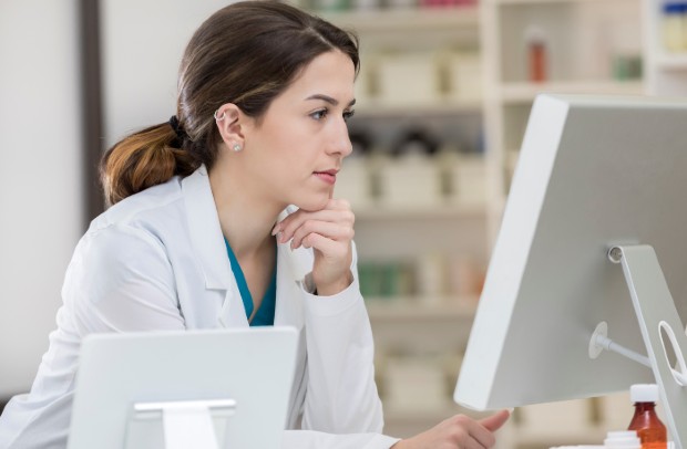 Pharmacist computer 620.jpg