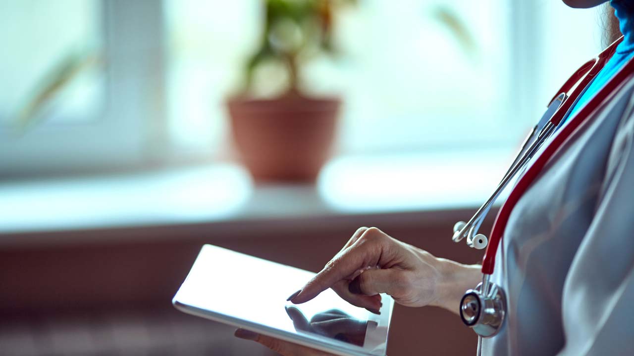 doctor-with-tablet-summary