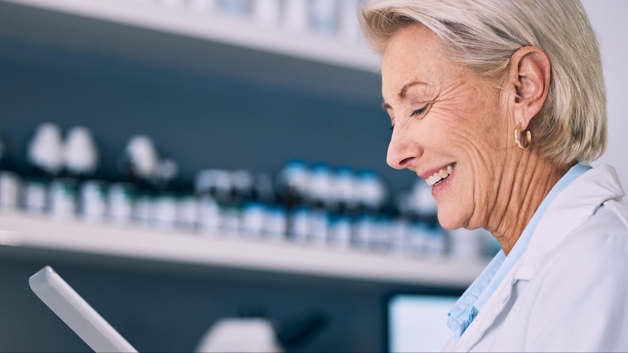 pharmacist-reading-2025-1280