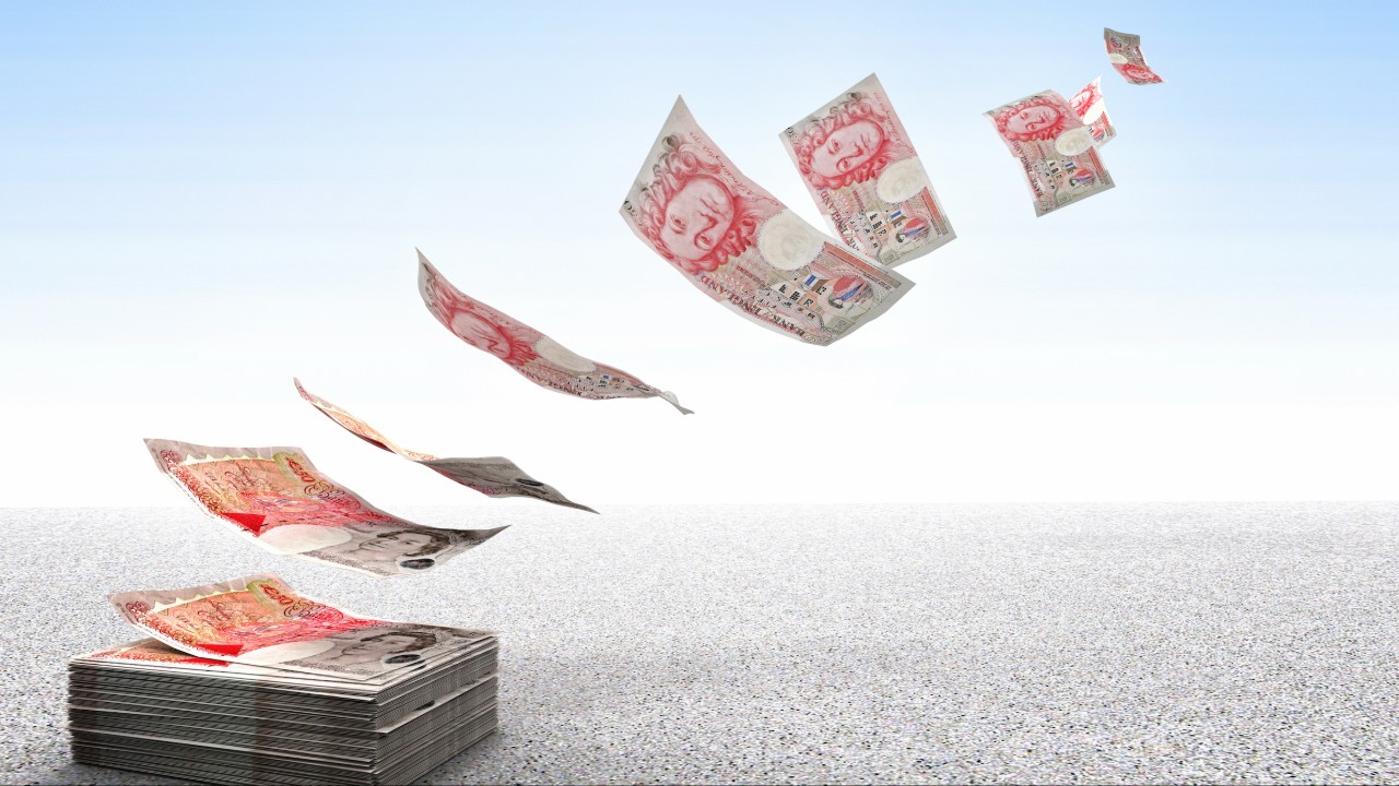 money-uk-flying-away-1280