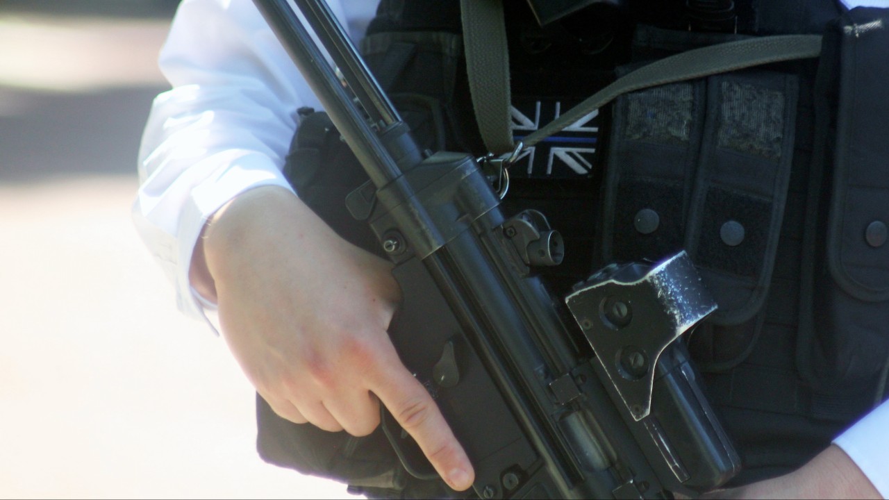 armed-police-1280