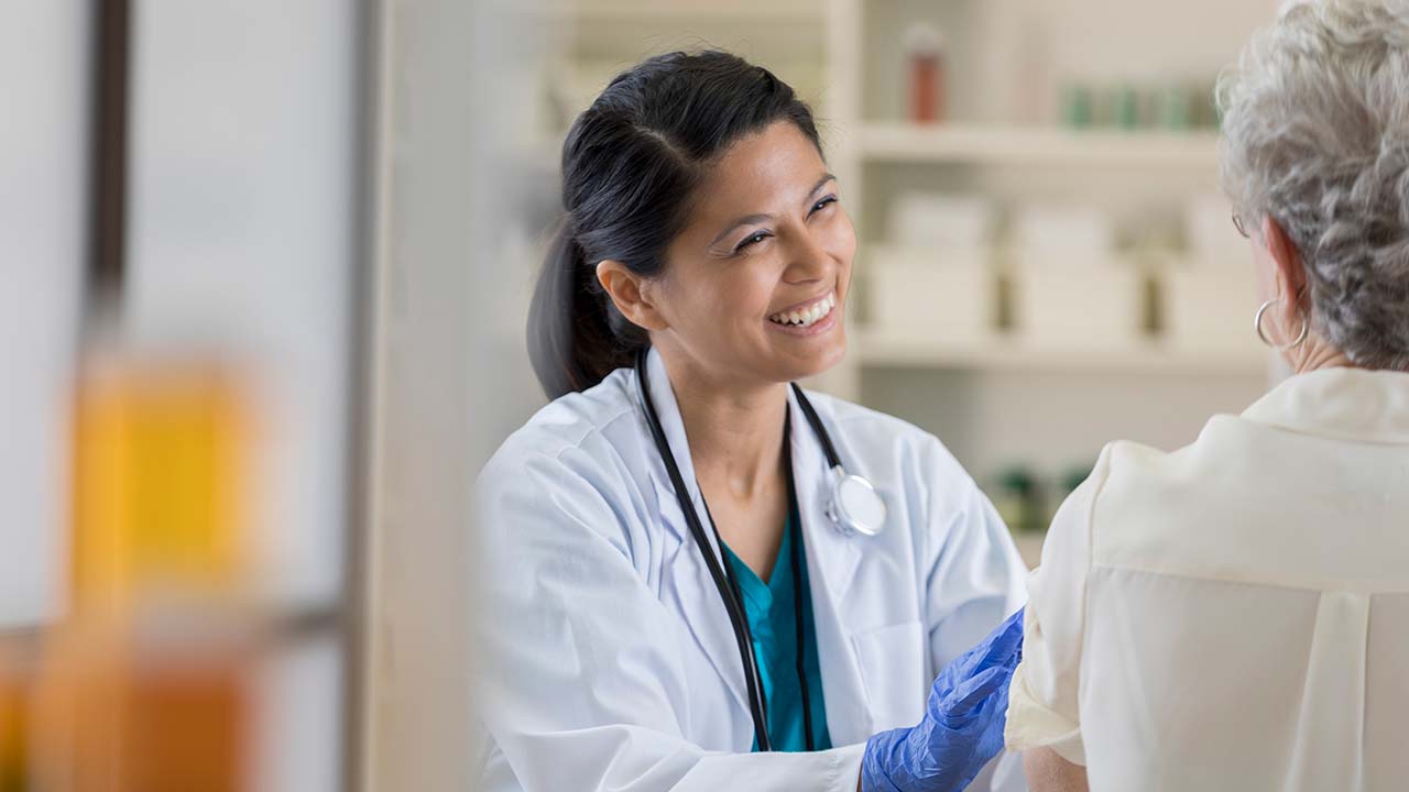 pharmacist-elderly-patient-summary