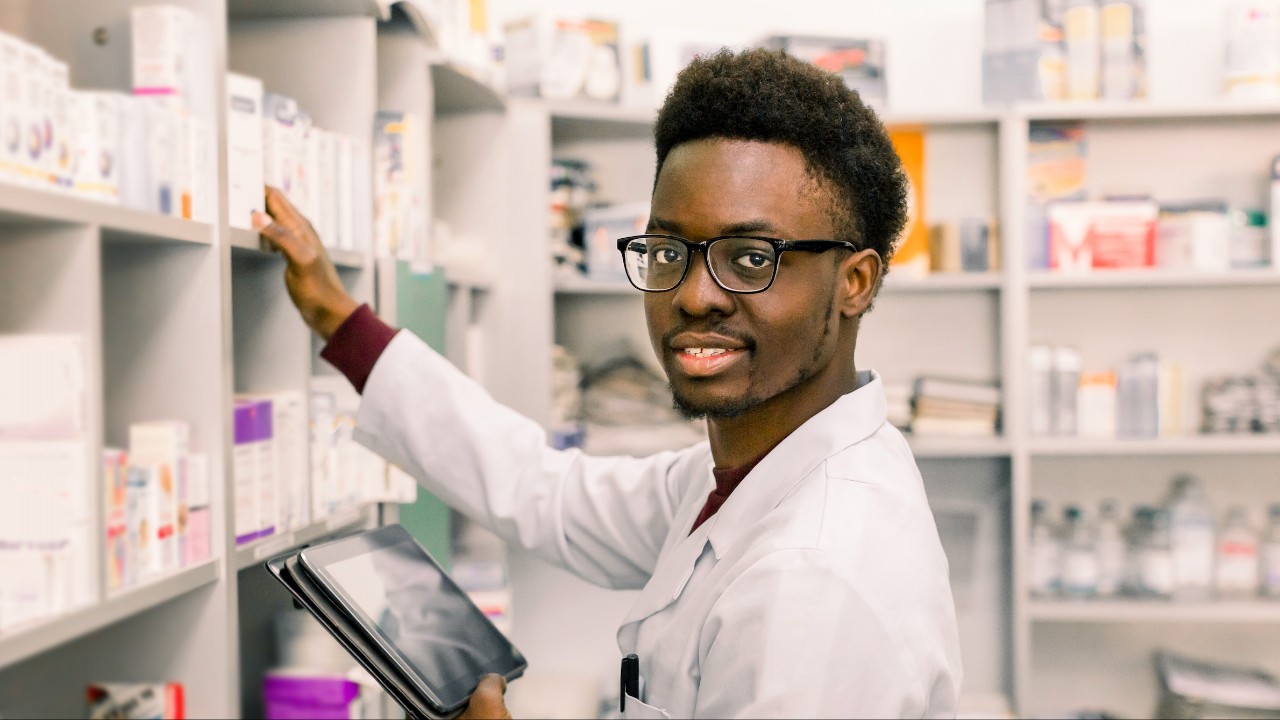 pharmacist-20216-1280